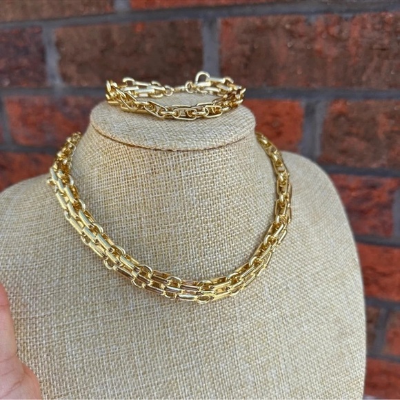 Graduated Link Necklace And Bracelet Set - Picture 6 of 10